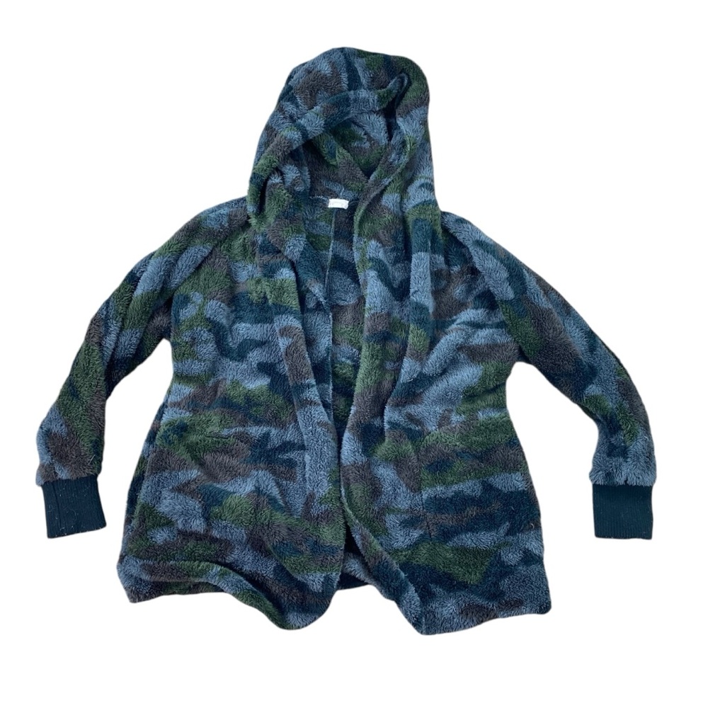 Woman’s Hem & Thread Camo fleece hooded cardigan ONE SIZE